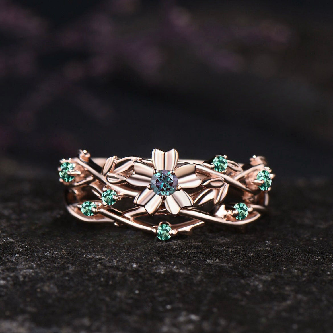 New Womens Ring With A Flower Design
